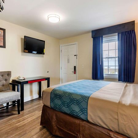 Econo Lodge By Choice - Cape Cod Уест Ярмут Екстериор снимка
