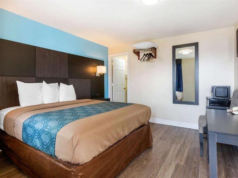 Econo Lodge By Choice - Cape Cod Уест Ярмут Екстериор снимка