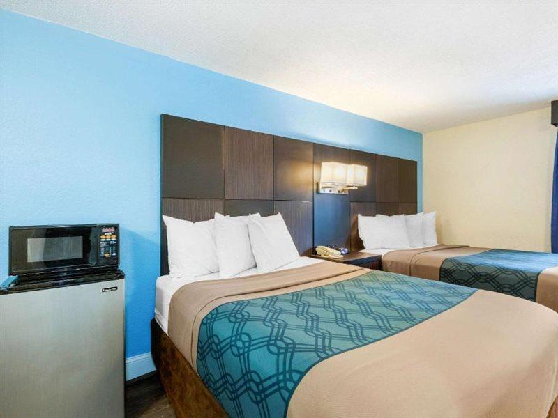 Econo Lodge By Choice - Cape Cod Уест Ярмут Екстериор снимка