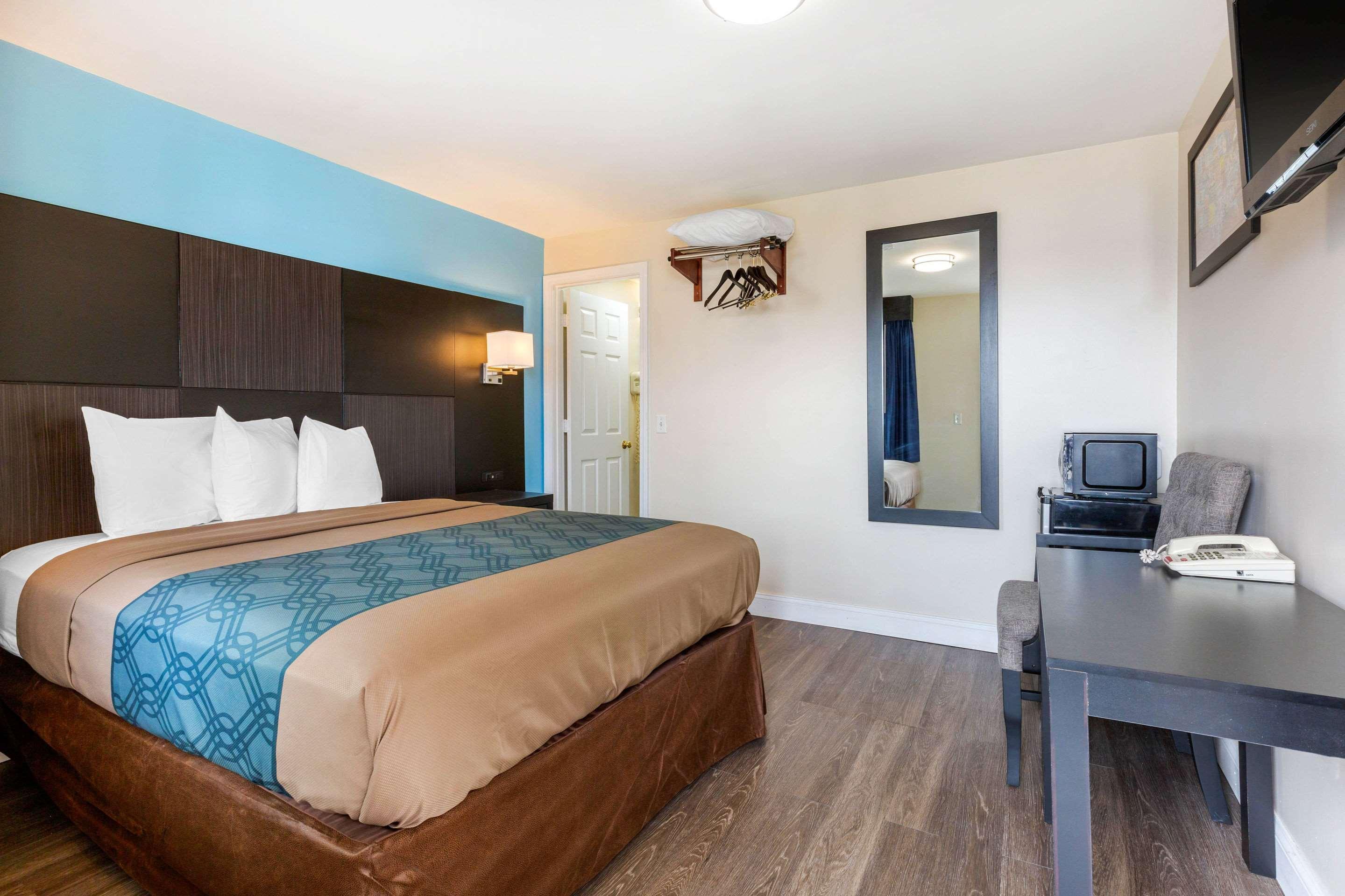 Econo Lodge By Choice - Cape Cod Уест Ярмут Екстериор снимка