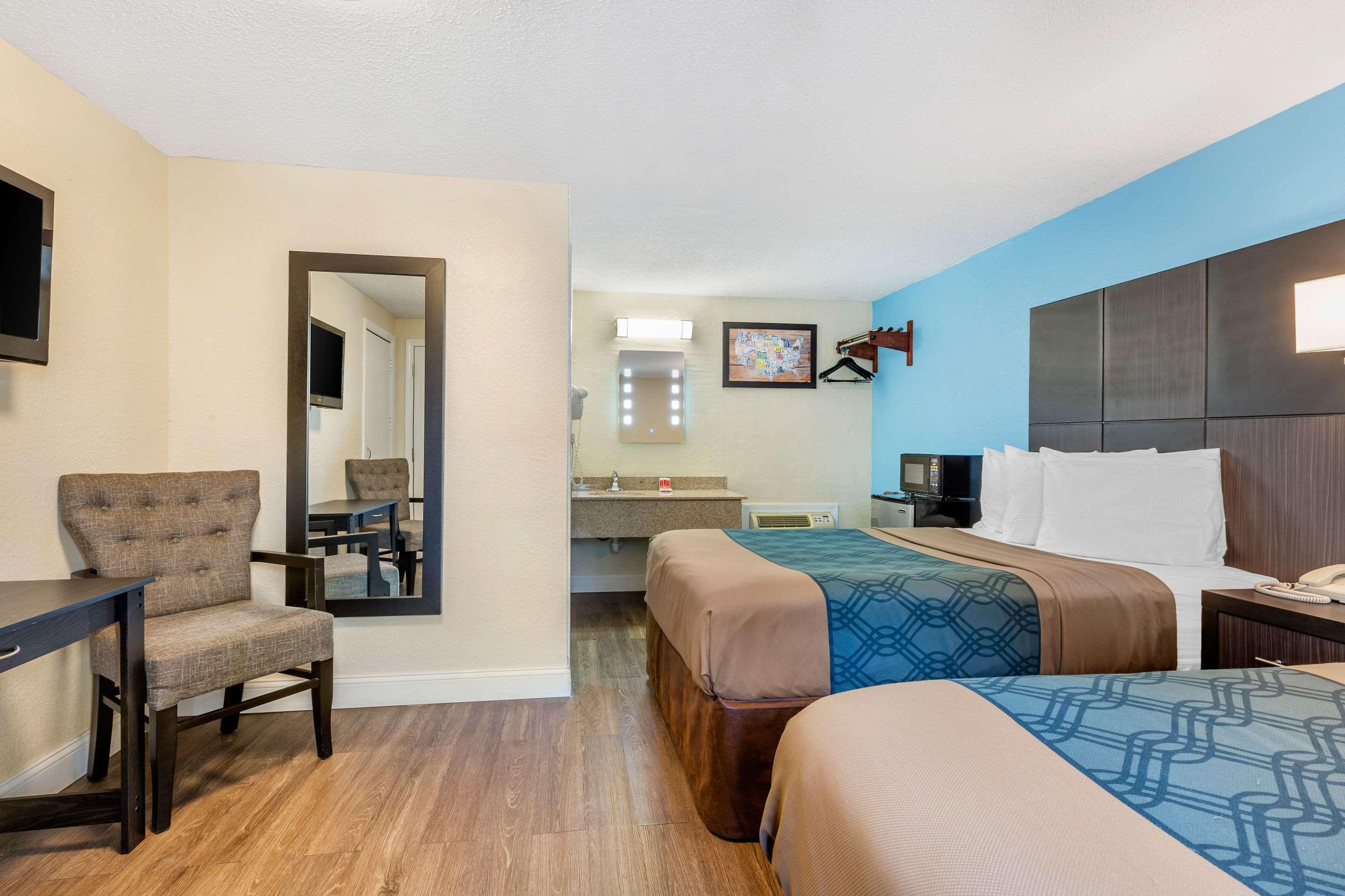 Econo Lodge By Choice - Cape Cod Уест Ярмут Екстериор снимка
