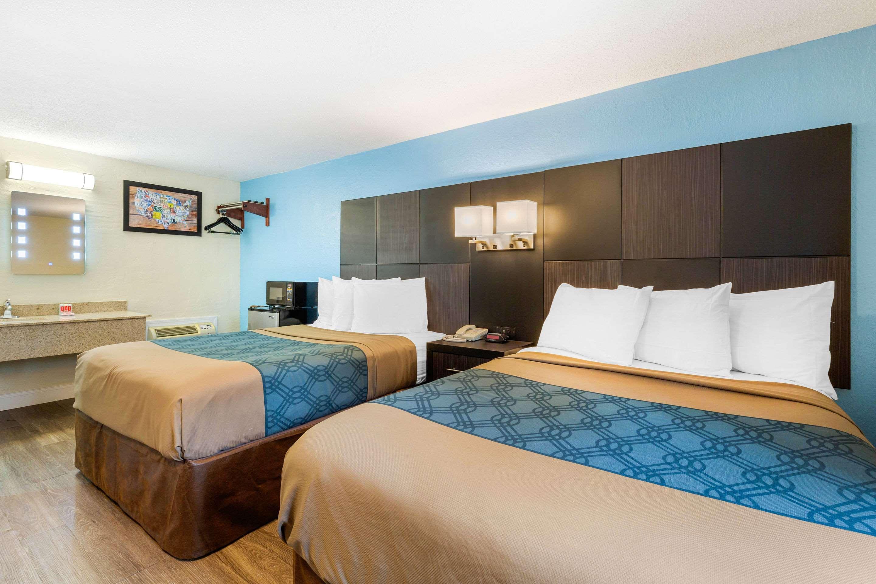 Econo Lodge By Choice - Cape Cod Уест Ярмут Екстериор снимка
