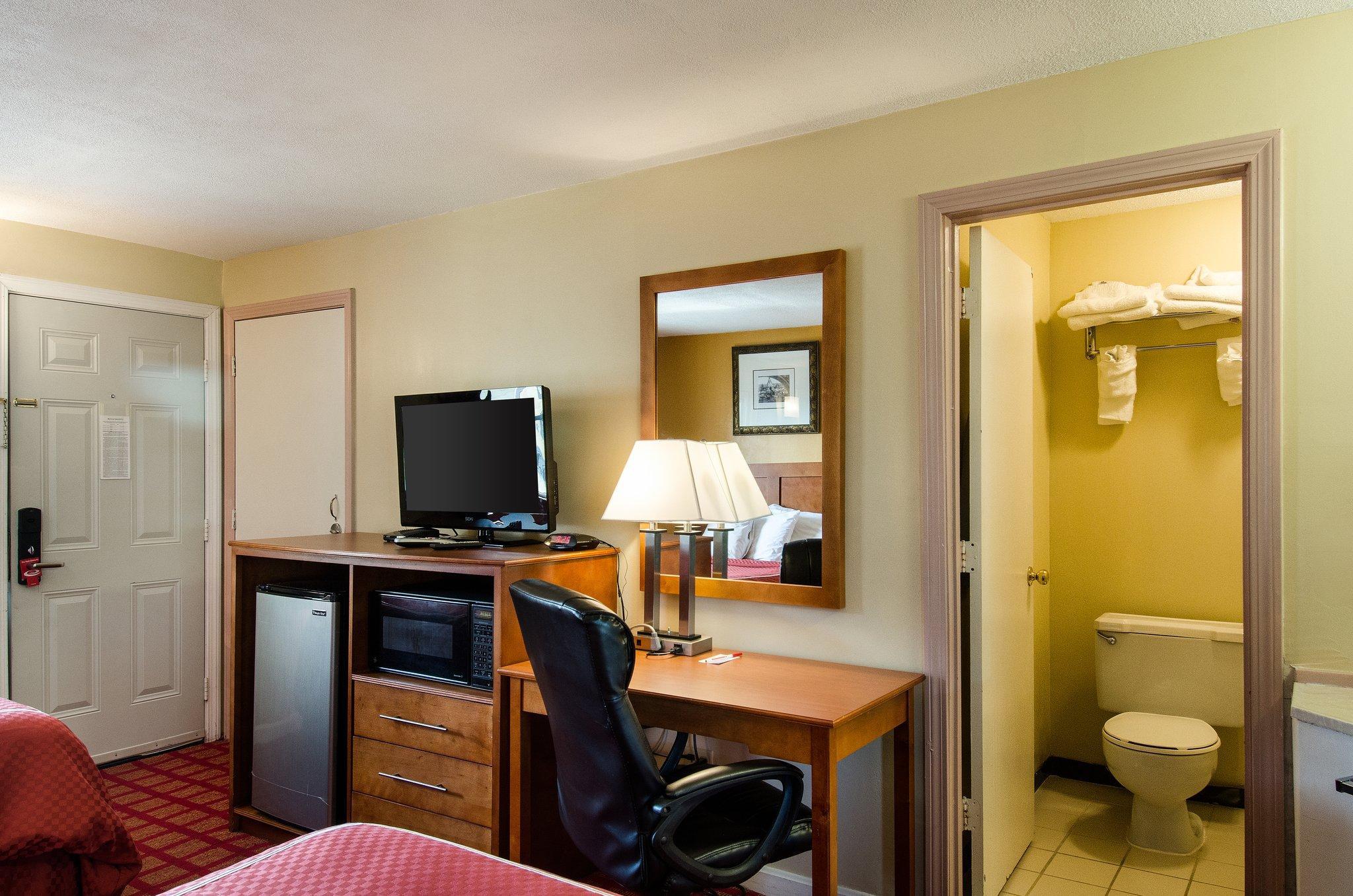 Econo Lodge By Choice - Cape Cod Уест Ярмут Екстериор снимка