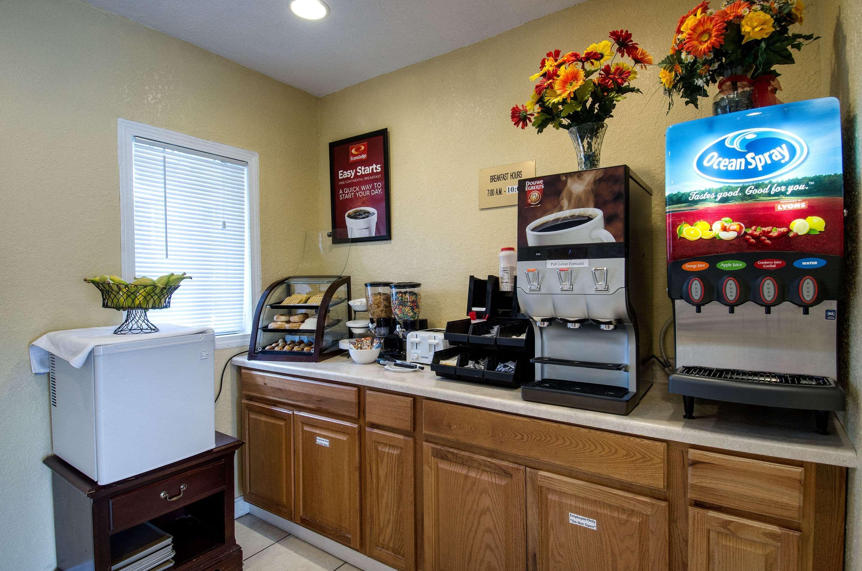 Econo Lodge By Choice - Cape Cod Уест Ярмут Екстериор снимка
