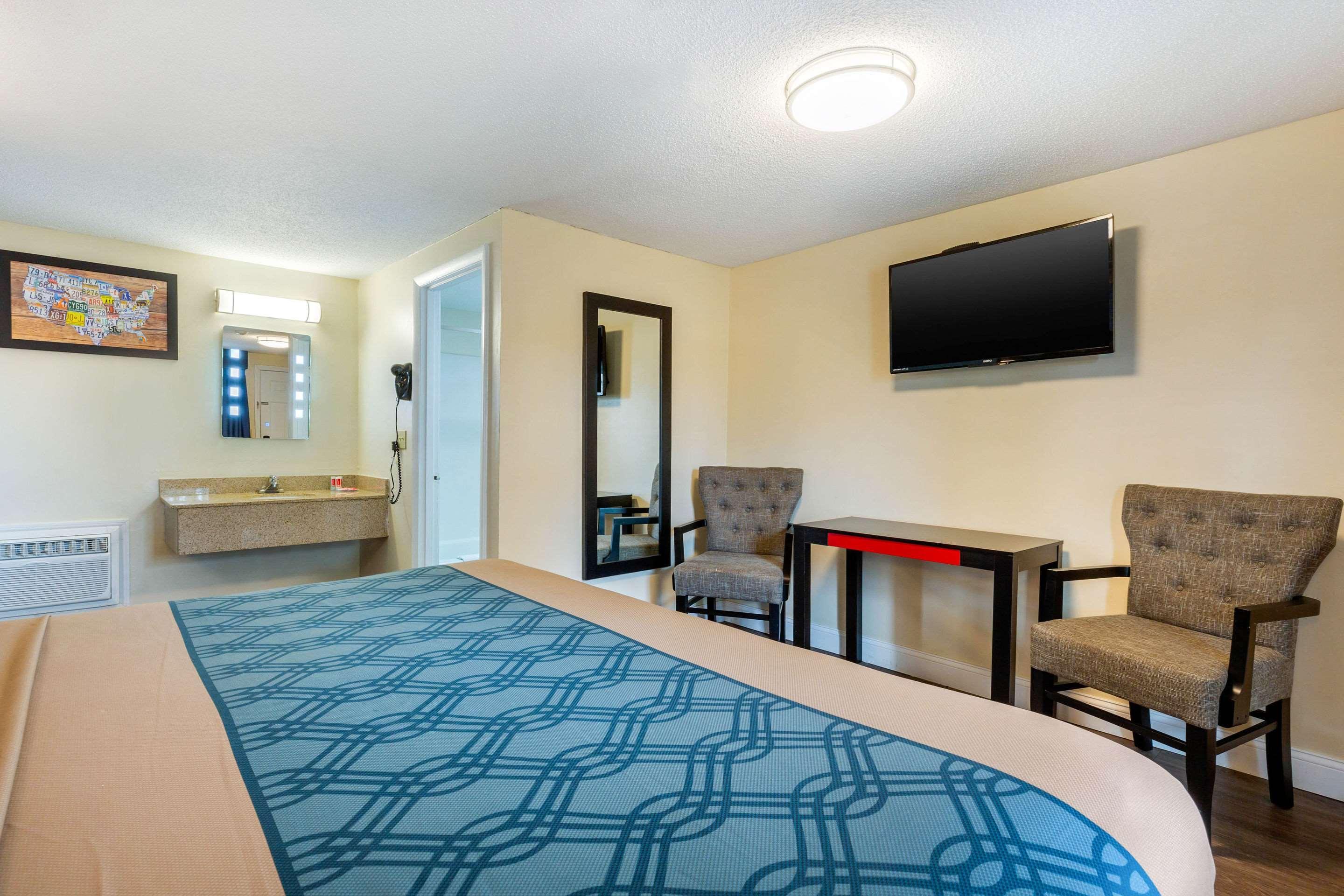 Econo Lodge By Choice - Cape Cod Уест Ярмут Екстериор снимка