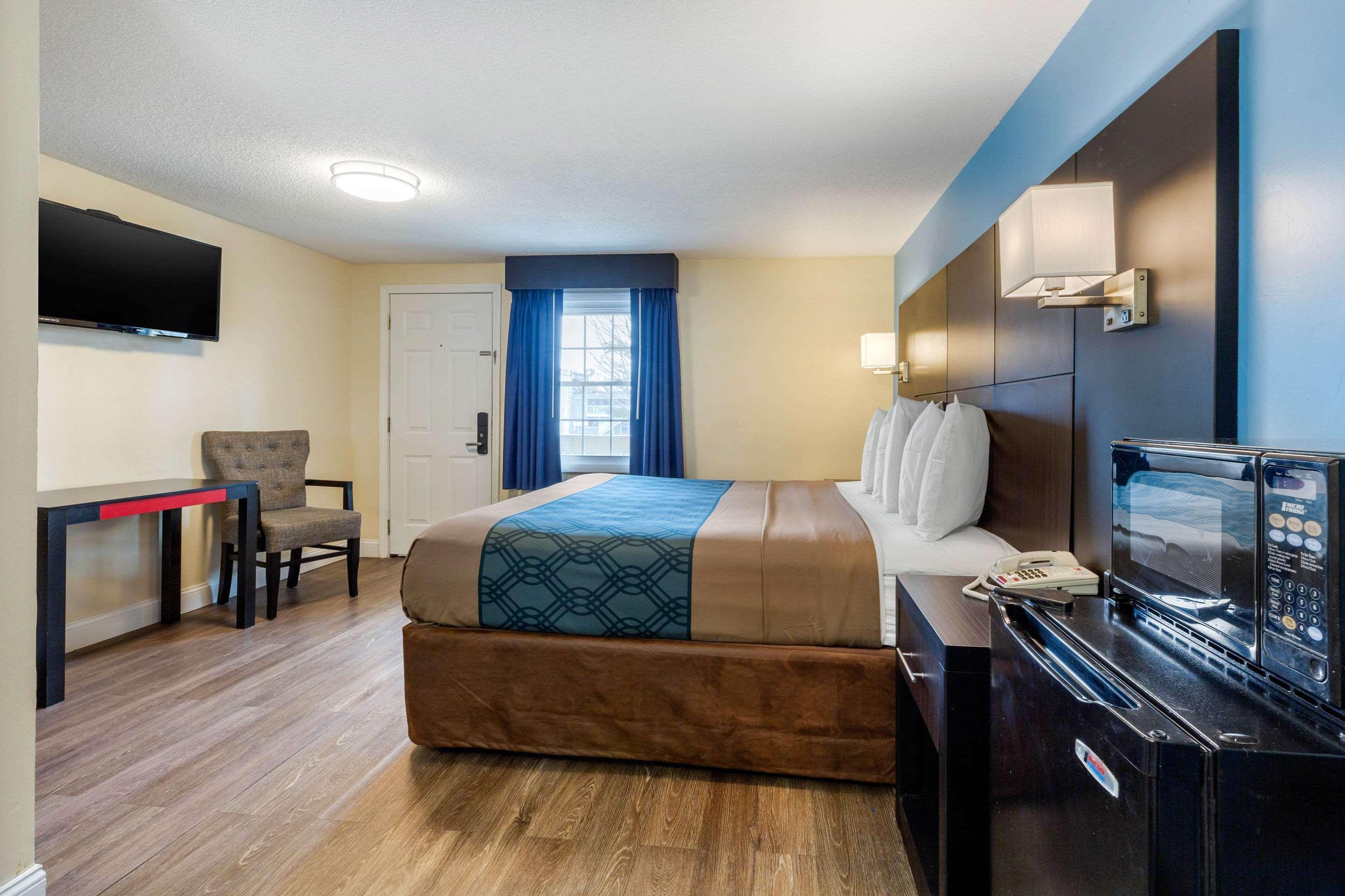 Econo Lodge By Choice - Cape Cod Уест Ярмут Екстериор снимка