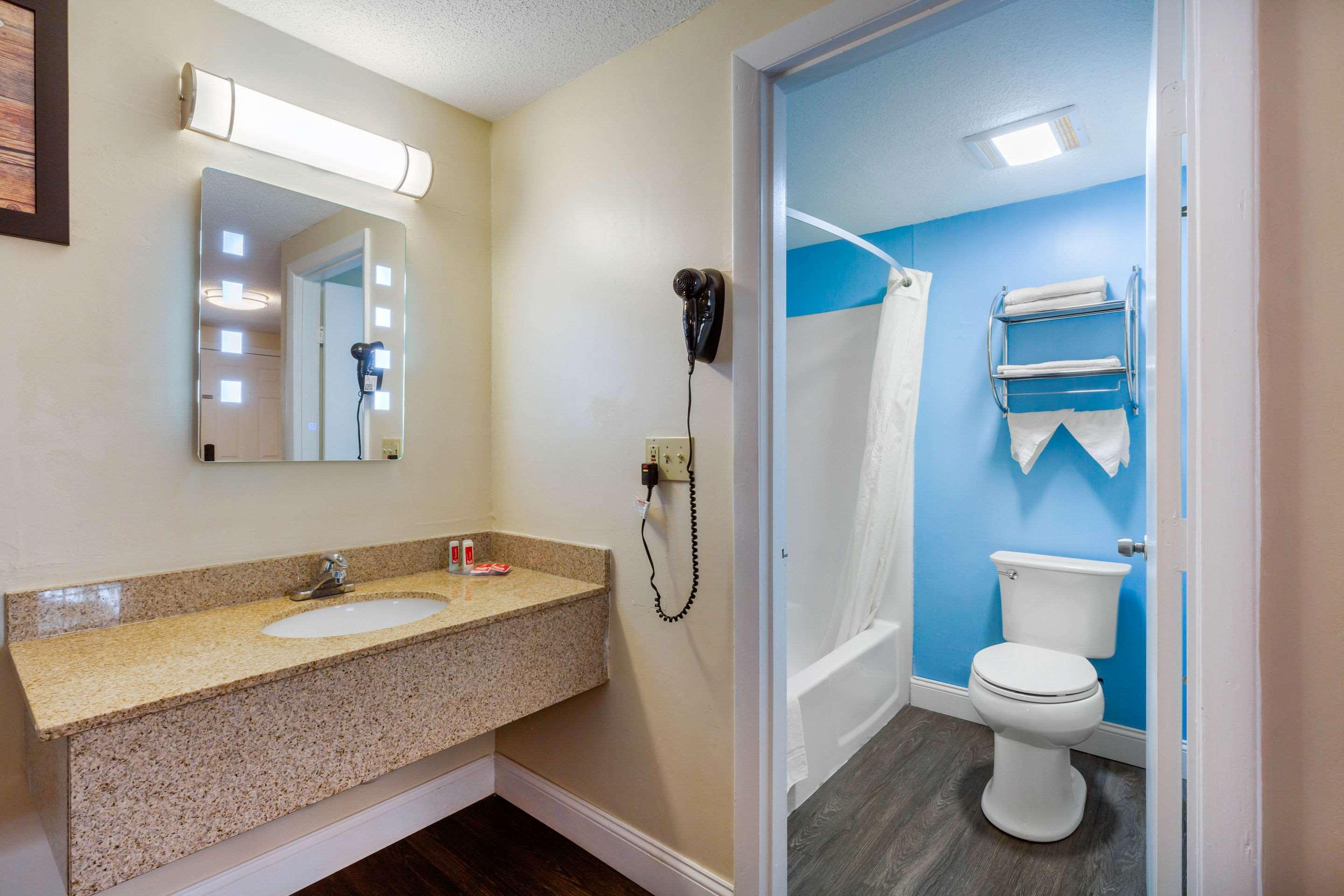 Econo Lodge By Choice - Cape Cod Уест Ярмут Екстериор снимка